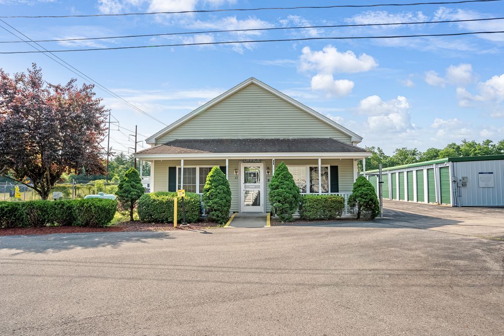 Extra Space Storage  220 Kingston Rd in Danville, NH