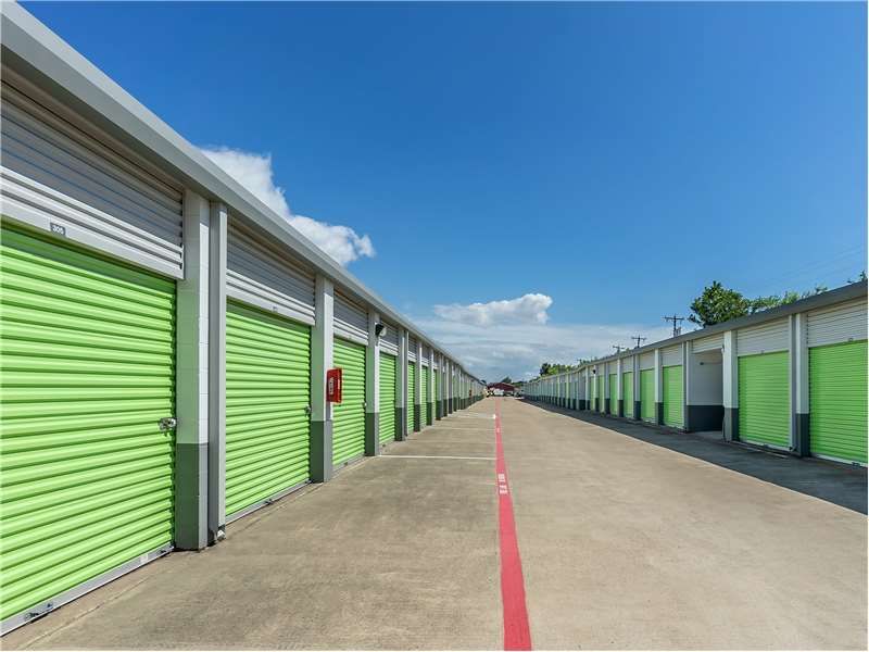 Extra Space Storage  2416 Lakeview Pkwy in Rowlett, TX