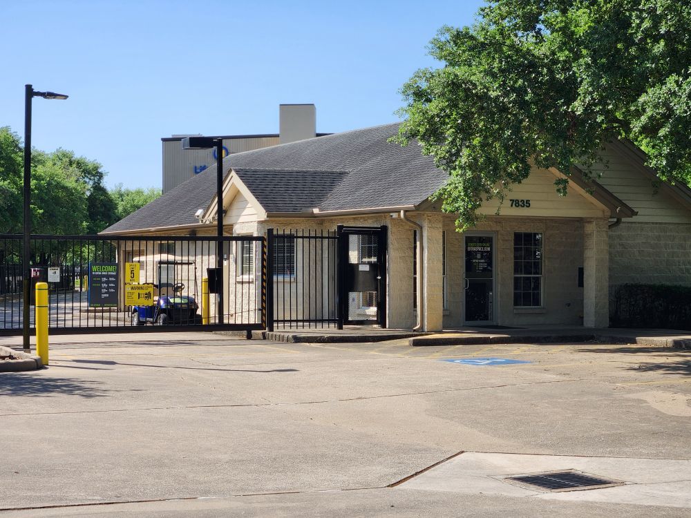 20×10 Self Storage Unit in Houston, TX 7835 W Sam Houston Pkwy N Houston, Texas