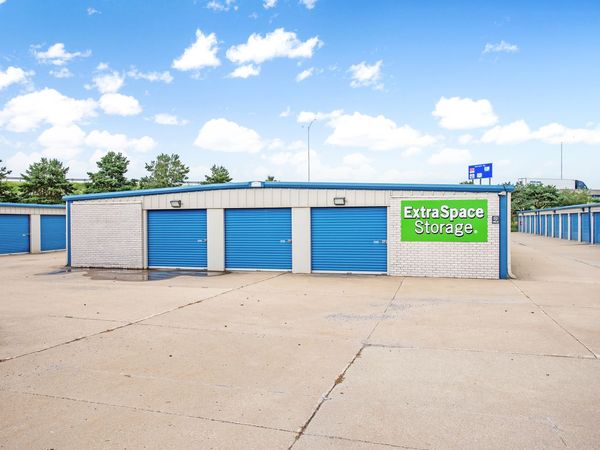 Extra Space Storage facility at 1039 W Jefferson St - Morton, IL