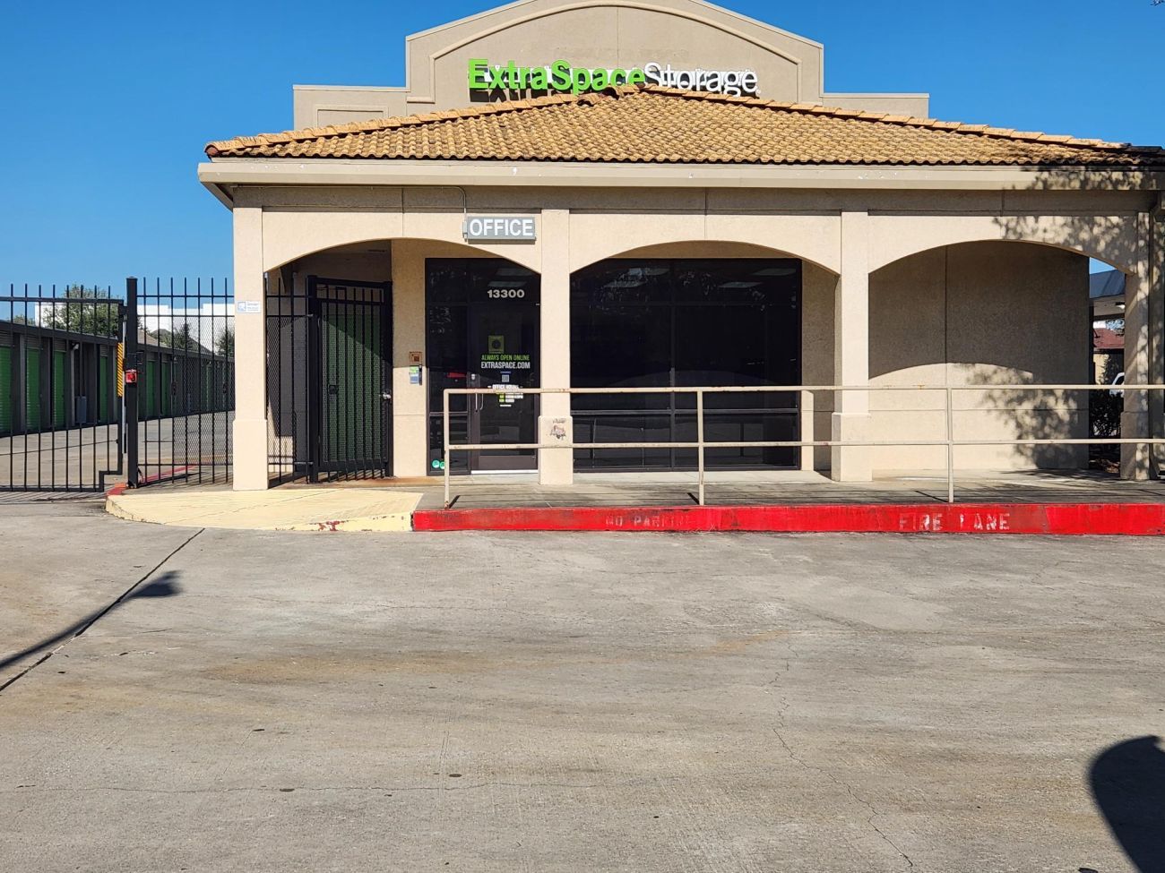 10×30 Parking Lot in Houston, TX 13300 W Little York Rd Houston, Texas