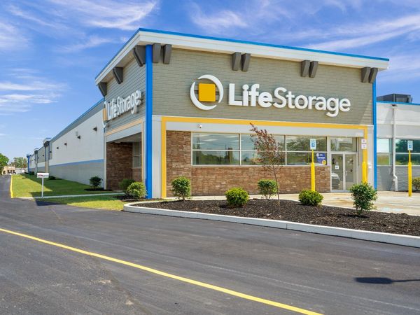 Life Storage facility on 2590 Military Rd - Niagara Falls, NY