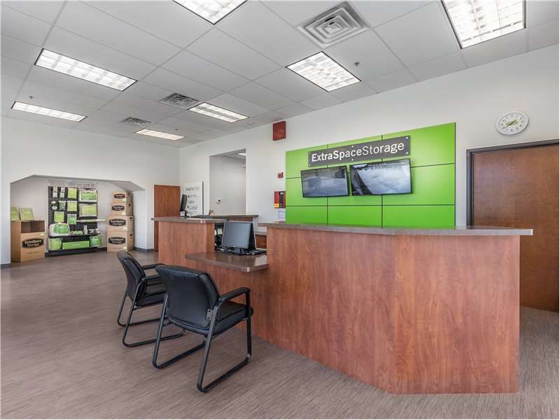10×5 Self Storage Unit in Duncanville, TX 303 E Hwy 67 Duncanville, Texas 3