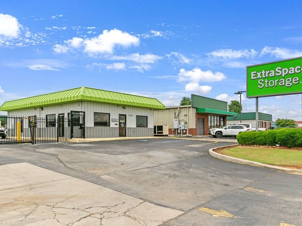 Extra Space Storage facility at 3060 Leeman Ferry Rd SW - Huntsville, AL