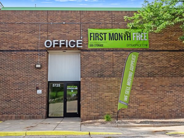 Extra Space Storage facility at 5725 Beckley Rd - Battle Creek, MI
