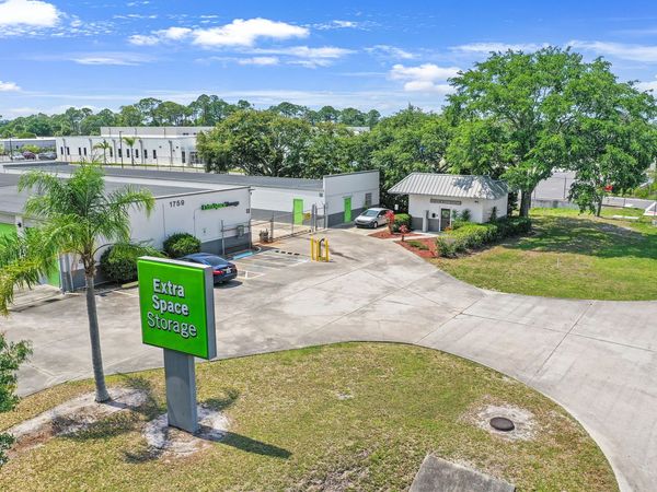 Extra Space Storage facility at 1759 Huntington Ln - Rockledge, FL