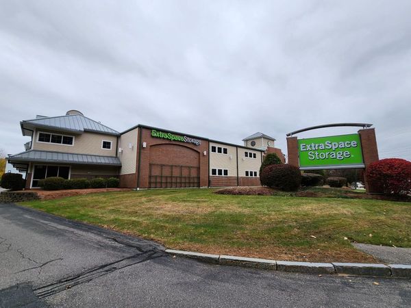 Extra Space Storage facility at 232 N Broadway - Salem, NH