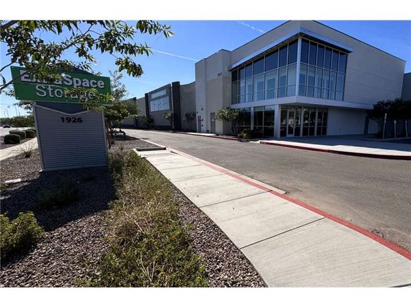 Extra Space Storage facility at 1926 S Crismon Rd - Mesa, AZ