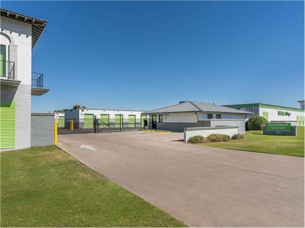 Extra Space Storage facility at 2222 W Southern Ave - Tempe, AZ