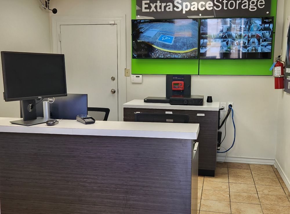 Extra Space Storage  6970 College St in Beaumont, TX