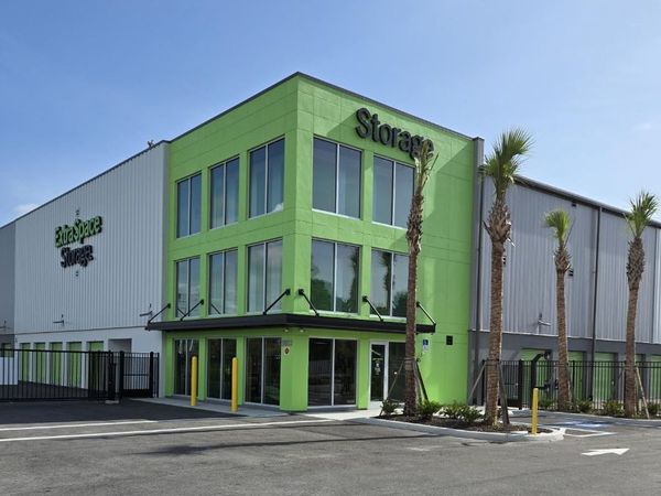 Extra Space Storage facility at 5802 Lorraine Rd - Bradenton, FL