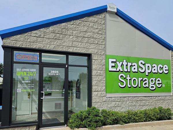 Extra Space Storage facility at 3805 N State Highway 7 - North Vernon, IN