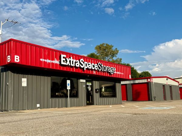 Extra Space Storage facility at 813 N Broadway - Portland, TN