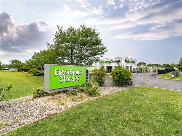 Extra Space Storage facility at 8040 Georgetown Rd - Indianapolis, IN