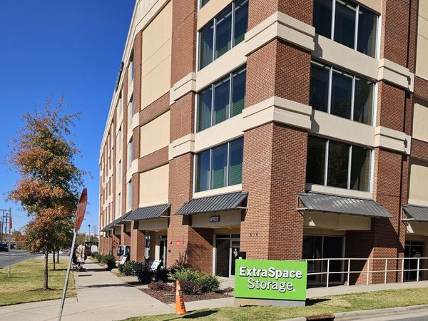 Extra Space Storage facility at 604 W Morehead St - Charlotte, NC