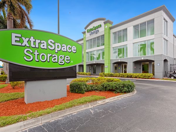 Extra Space Storage facility at 3599 S Congress Ave - Palm Springs, FL