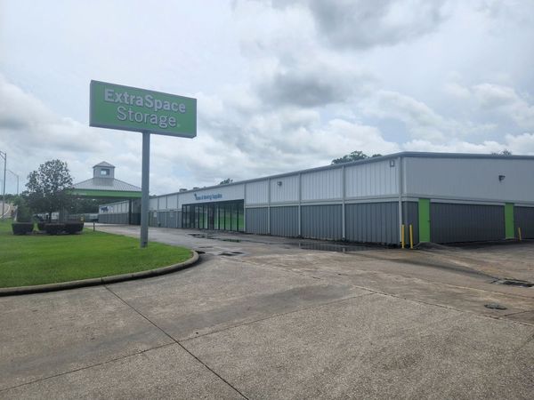 Extra Space Storage facility at 250 S Dowlen Rd - Beaumont, TX