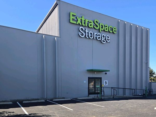Extra Space Storage facility at 137 Sugarloaf Rd - Hendersonville, NC