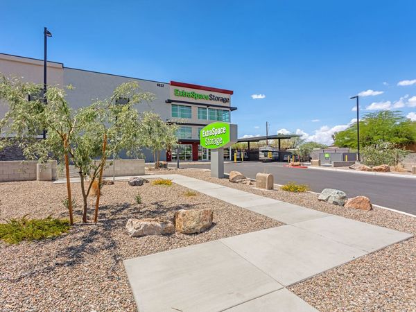 Extra Space Storage facility at 4032 E Fort Lowell Rd - Tucson, AZ