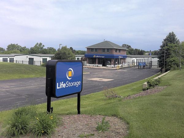 Life Storage facility on 737 S Rand Rd - Lake Zurich, IL