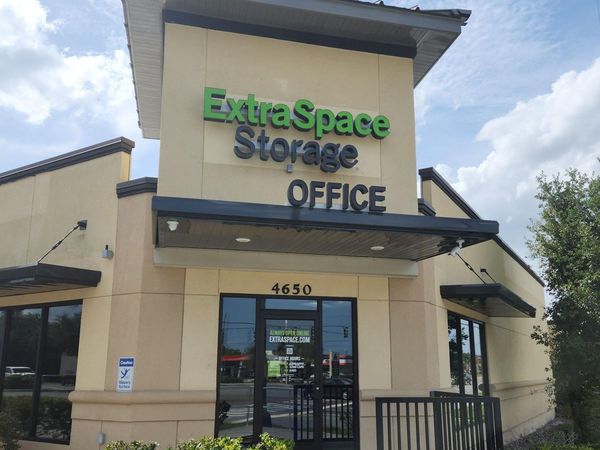 Extra Space Storage facility at 4650 S Semoran Blvd - Orlando, FL