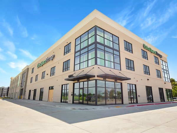Extra Space Storage facility at 2724 E 91st St - Tulsa, OK