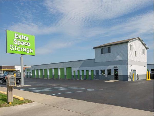 Extra Space Storage facility at 24651 N River Rd - Mt Clemens, MI