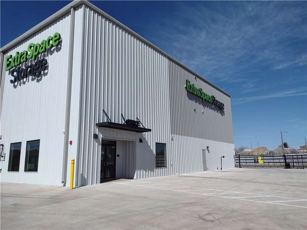 Extra Space Storage facility at 1001 E Reno Ave - Oklahoma City, OK