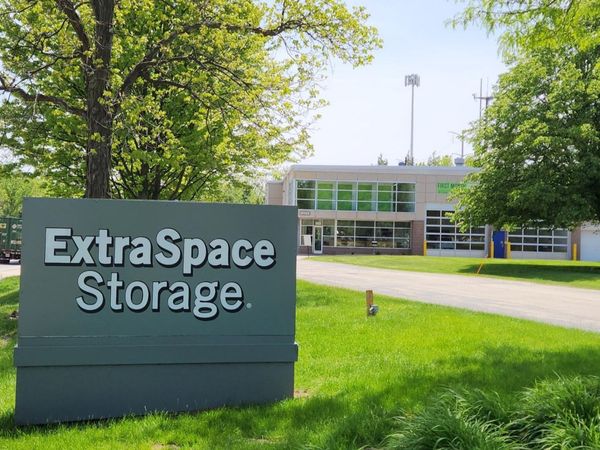 Extra Space Storage facility at 1400 S Skokie Hwy - Lake Forest, IL