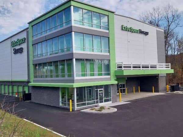 Extra Space Storage facility at 23 Grays Bridge Rd - Brookfield, CT