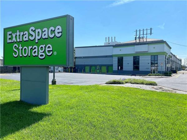 Extra Space Storage facility at 74 State Rt 17 - Hasbrouck Heights, NJ