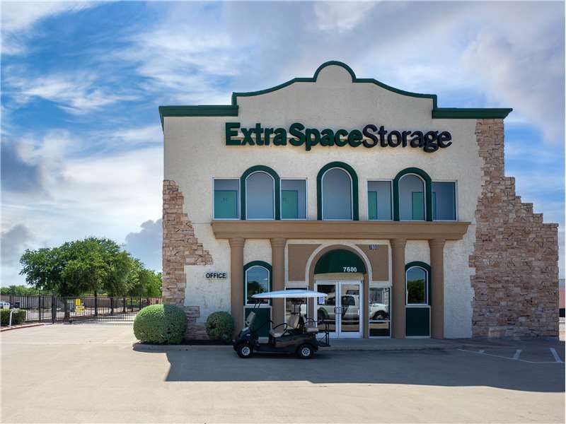 Extra Space Storage  7600 McCart Ave in Fort Worth, TX