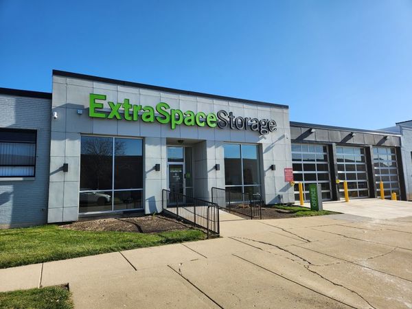Extra Space Storage facility at 6505 Oakton St - Morton Grove, IL