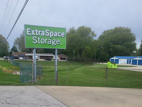 Extra Space Storage facility at 1102 E Morton Ave - Jacksonville, IL