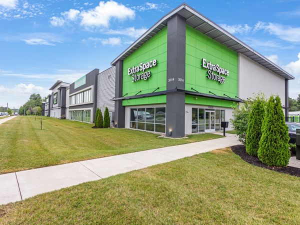 Extra Space Storage facility at 3014 N Winchester Acres Rd - Louisville, KY
