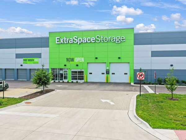 Extra Space Storage facility at 2325 Benchmark Ln - Bartlett, IL
