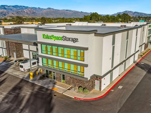 Extra Space Storage facility at 6335 E Tanque Verde Rd - Tucson, AZ