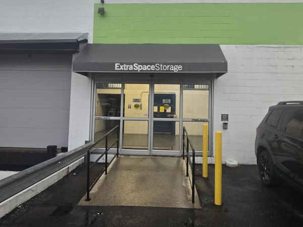 Extra Space Storage facility at 140 Woodbine St - Bergenfield, NJ