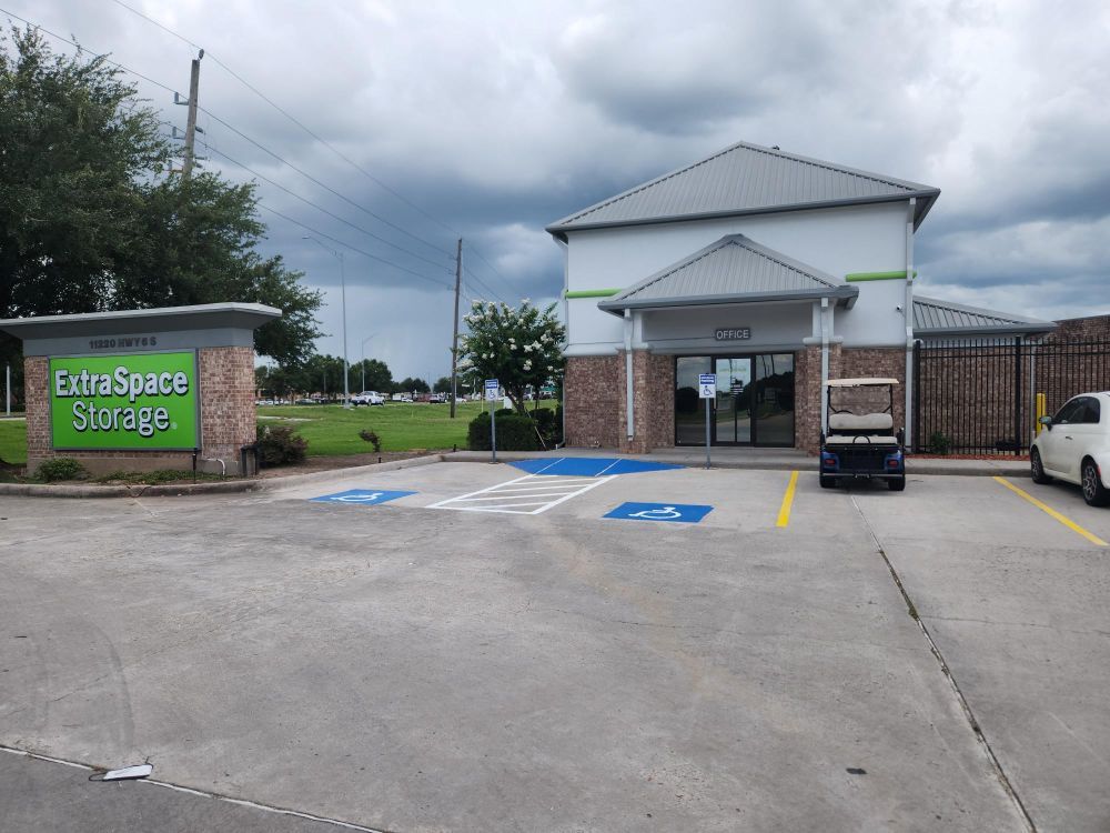 10×20 Garage in Sugar Land, TX 11220 S Highway 6 Sugar Land, Texas