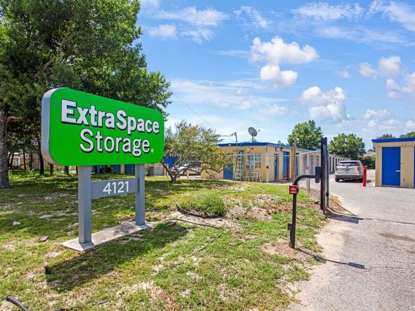 Extra Space Storage facility at 4121 Gulf Breeze Pkwy - Gulf Breeze, FL