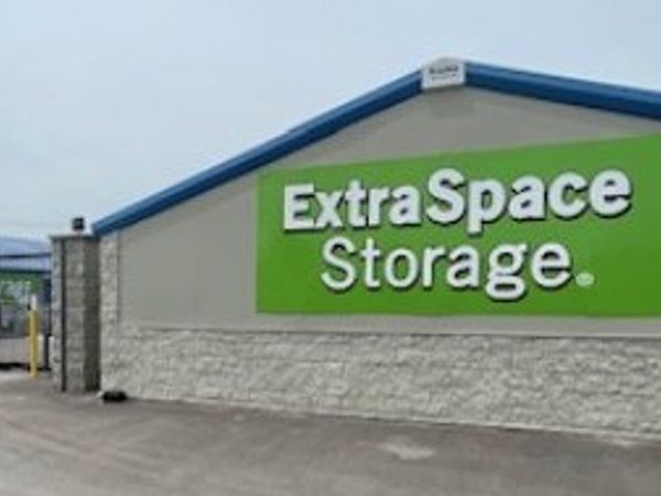 Extra Space Storage facility at 1312 Bundy Ln - Bedford, IN