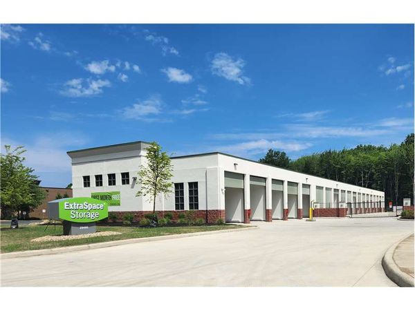 Extra Space Storage facility at 29400 Clemens Rd - Westlake, OH