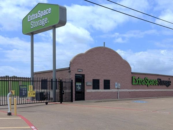 Extra Space Storage facility at 626 Windbell Cir - Mesquite, TX