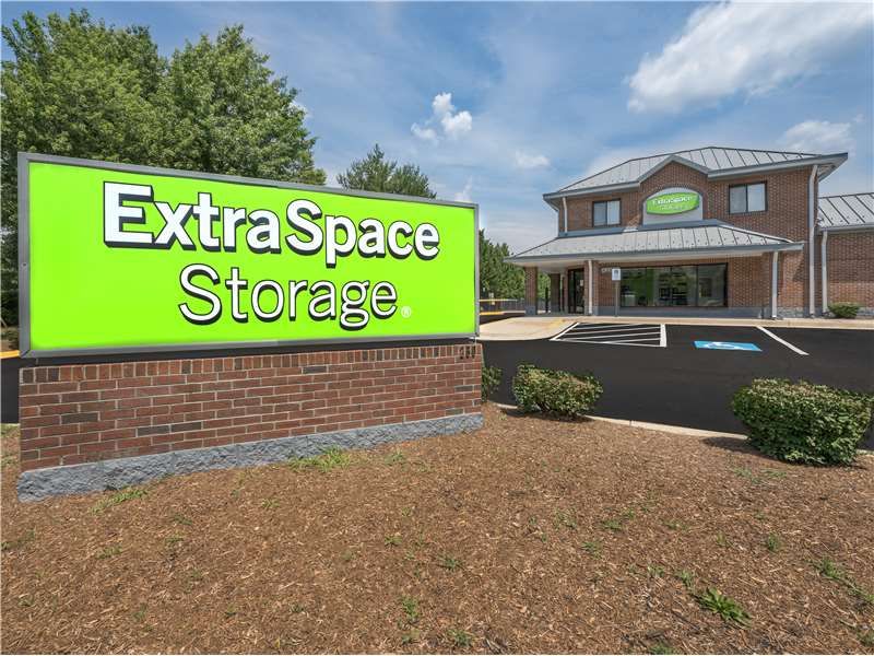 Extra Space Storage  250 Spring St in Herndon, VA