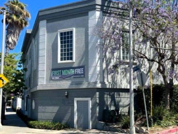 Extra Space Storage facility at 11570 Ventura Blvd - Studio City, CA