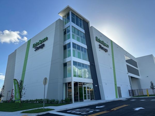 Extra Space Storage facility at 860 SW 143rd Ave - Miami, FL