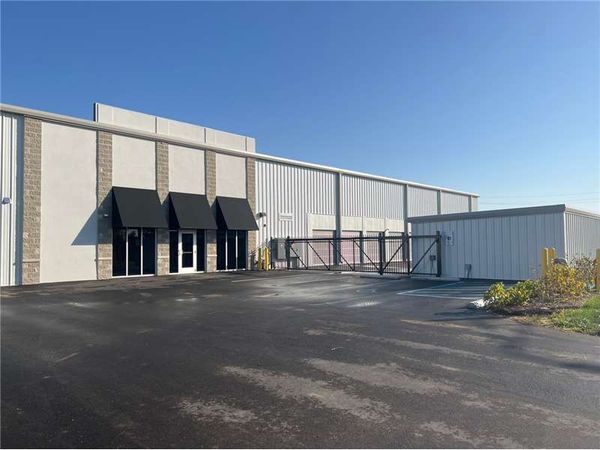 Extra Space Storage facility at 8840 E 42nd St - Indianapolis, IN