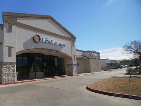 Life Storage facility on 4255 S Bowen Rd - Arlington, TX