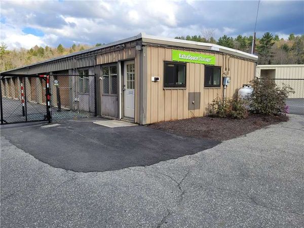 Extra Space Storage facility at 1000 Route 11 - Sunapee, NH