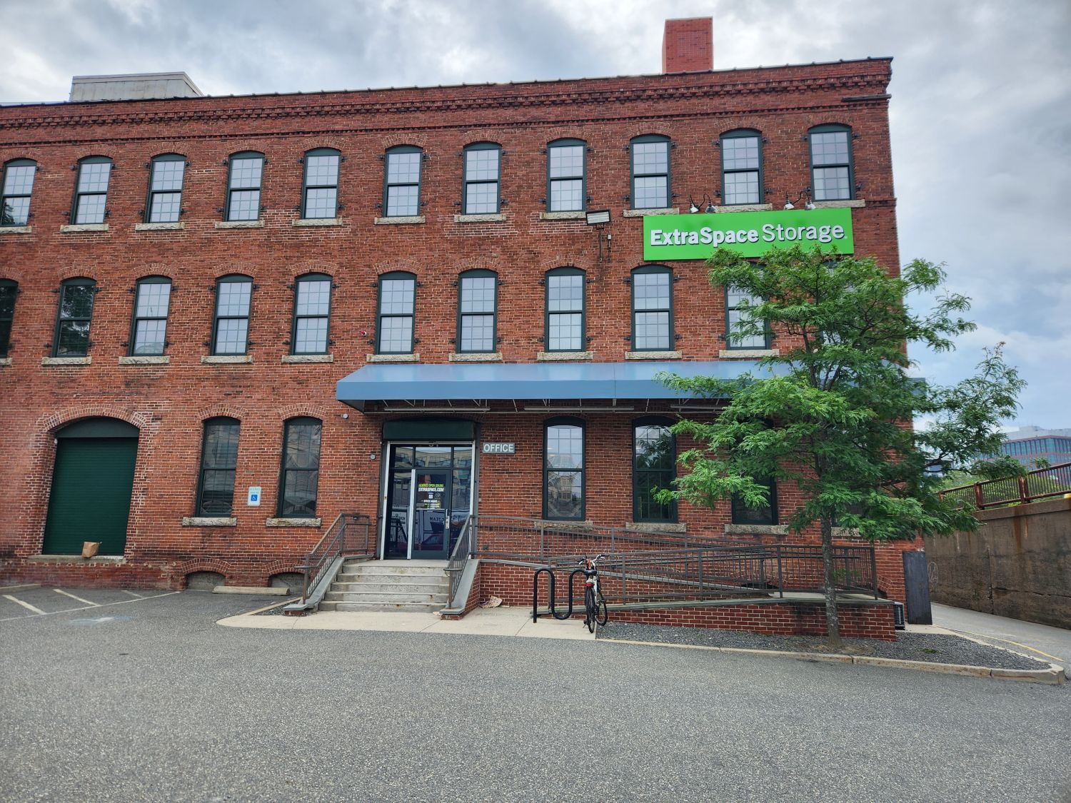 Extra Space Storage  51 McGrath Hwy in Cambridge, MA